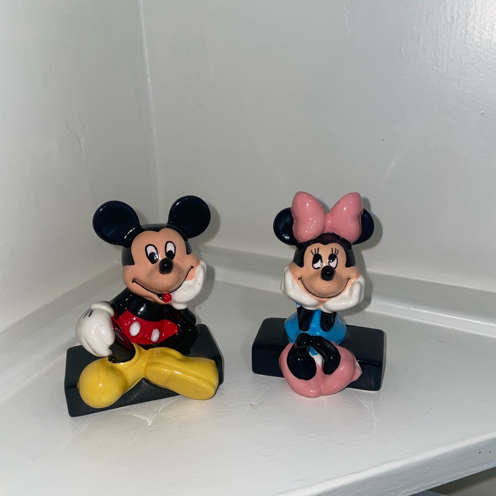 DISNEY - MICKEY & MINNIE SALT AND PEPPER SHAKERS 🧂